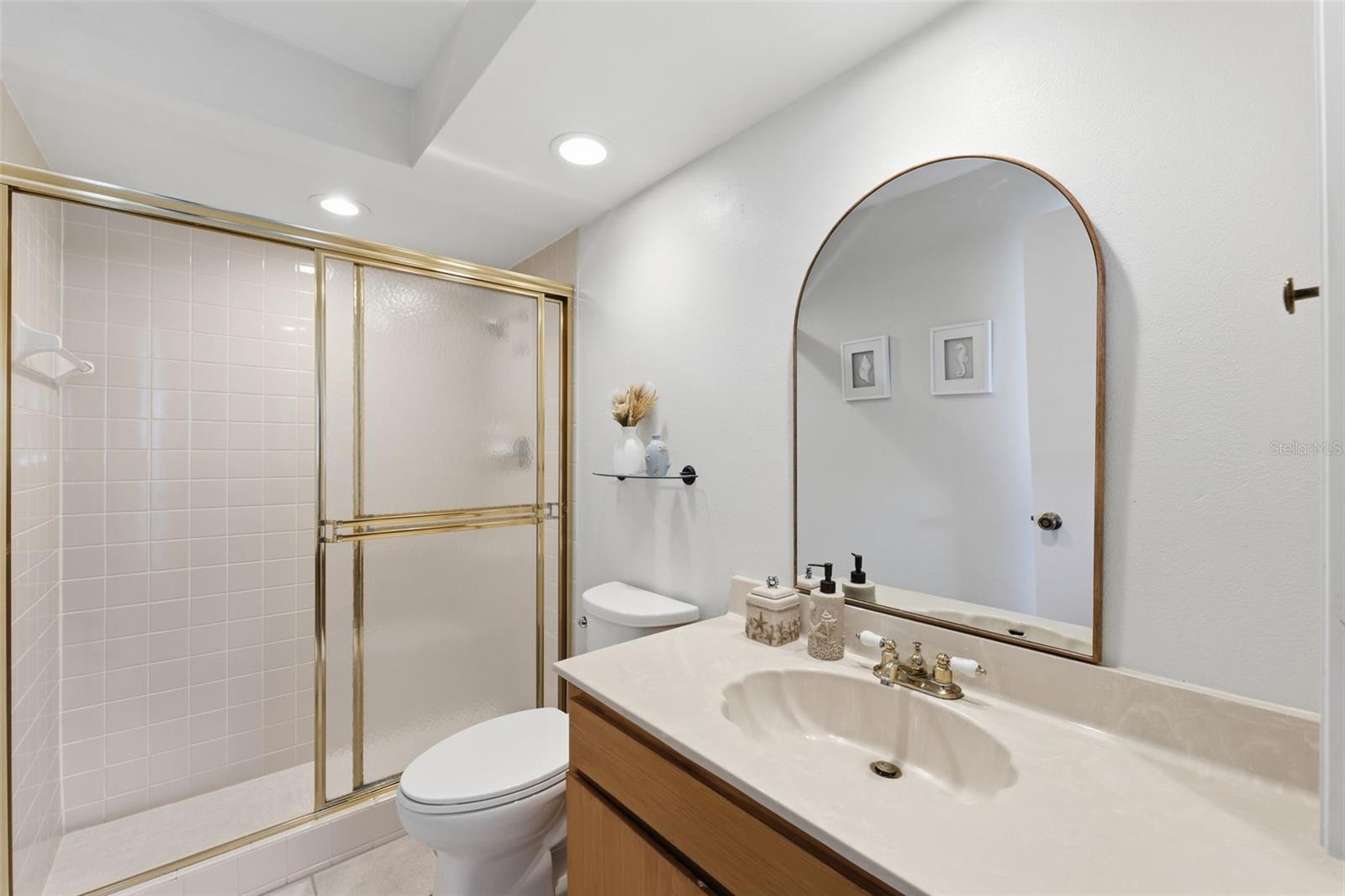 GOLF VIEW VILLAS CONDO 01 - Residential