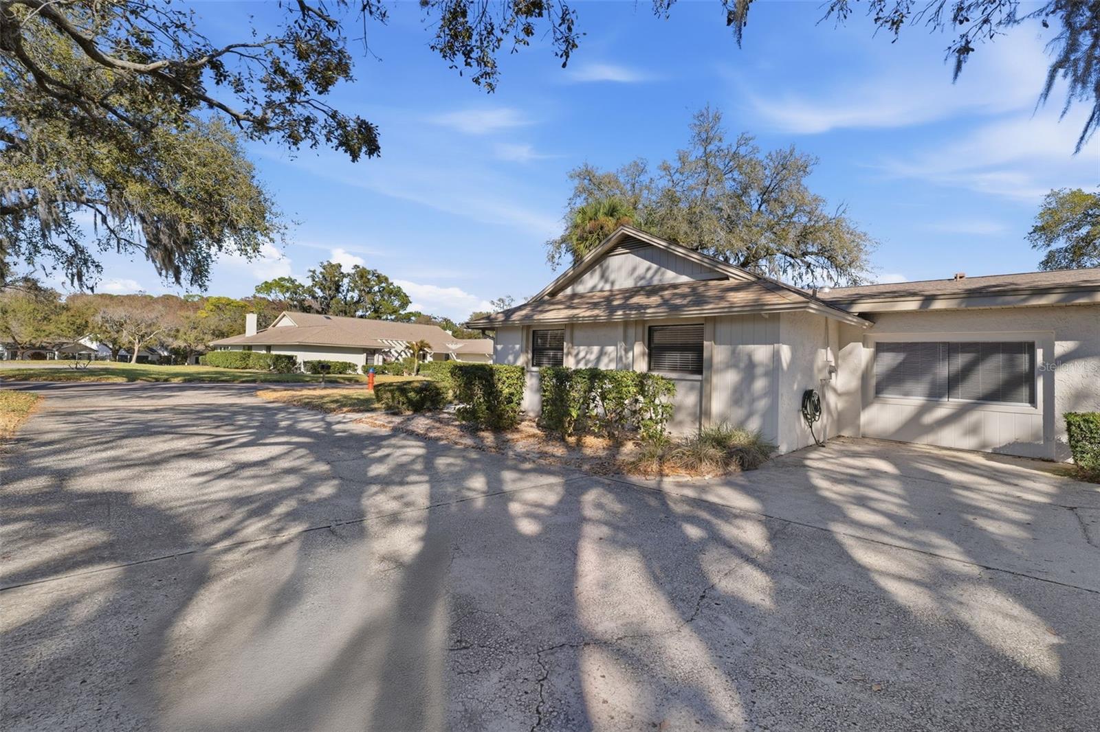 GOLF VIEW VILLAS CONDO 01 - Residential