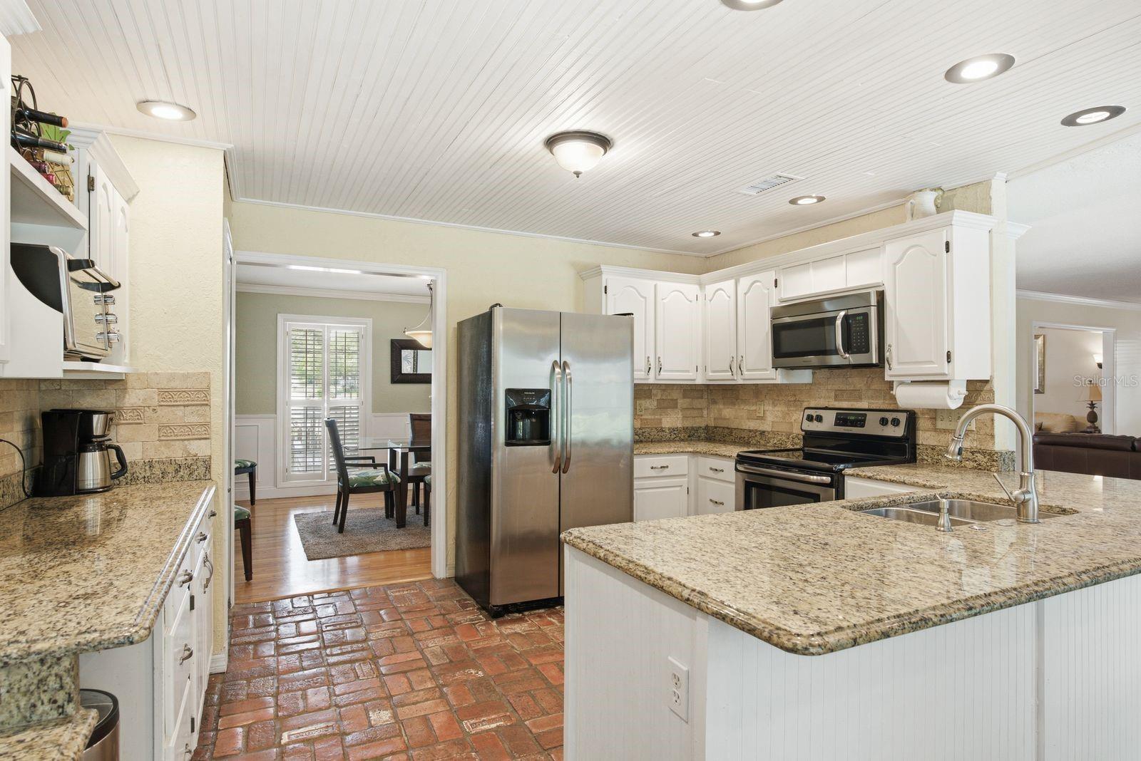 1125 SPANISH OAKS DRIVE W