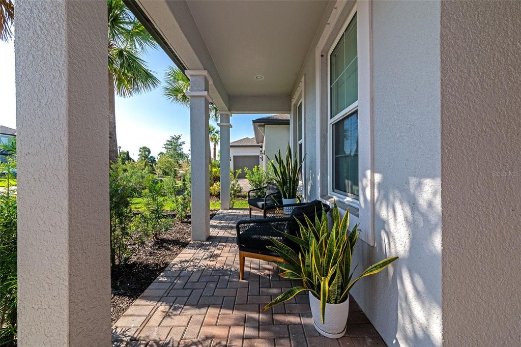 Photo of 1012 Fernleaf Run, Bradenton, FL 34212 (MLS # A4663682)