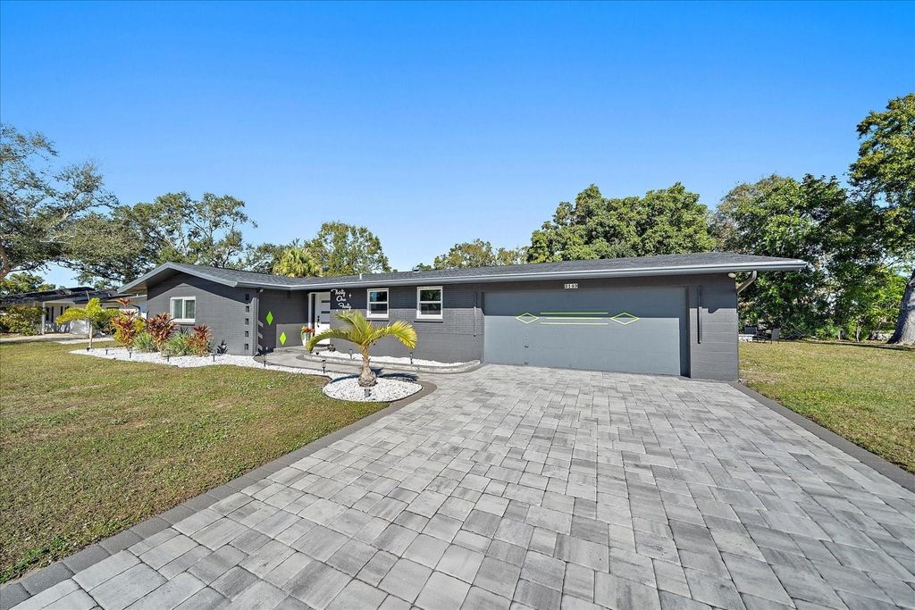 Photo of 3149 Homasassa Road, Sarasota, FL 34239 (MLS # A4677645)