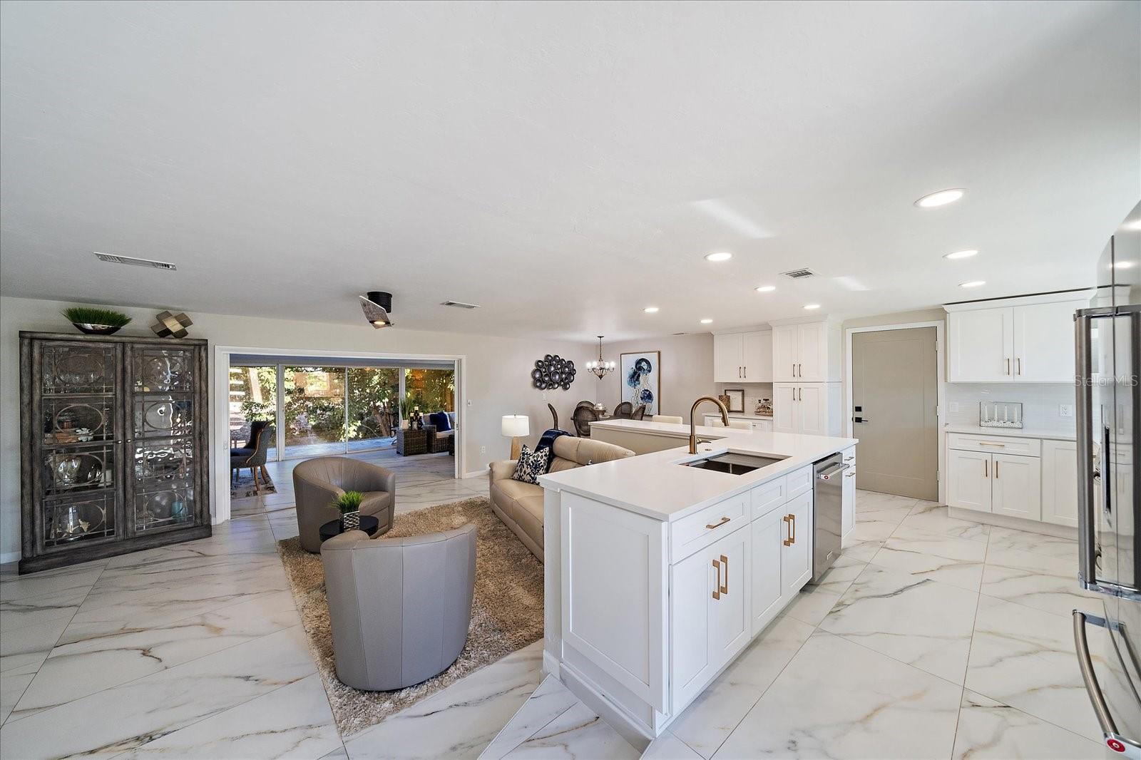 SOUTH GATE - Residential