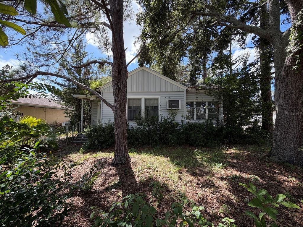 Photo of 1354 35th Avenue N, St Petersburg, FL 33704 (MLS # TB8435309)