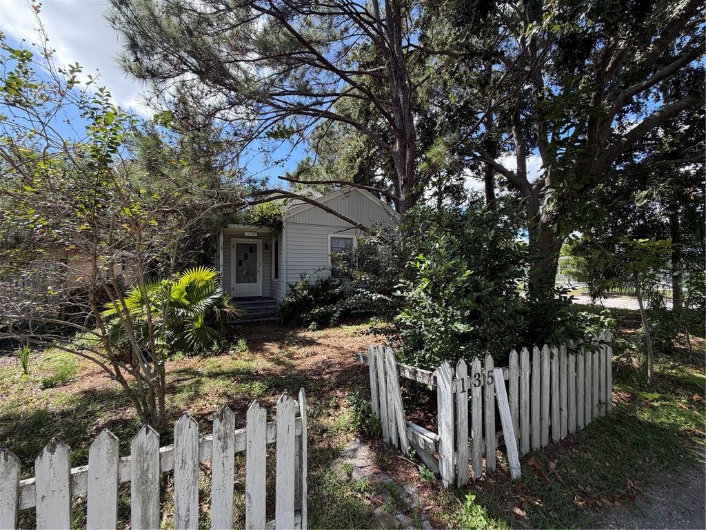 Photo of 1354 35th Avenue N, St Petersburg, FL 33704 (MLS # TB8435309)