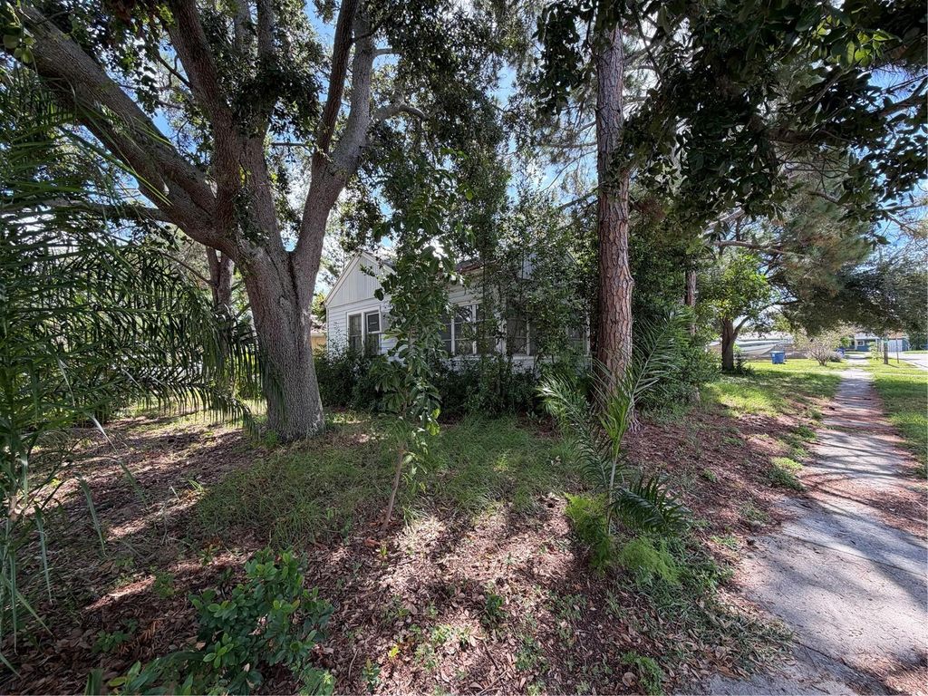 Photo of 1354 35th Avenue N, St Petersburg, FL 33704 (MLS # TB8435309)