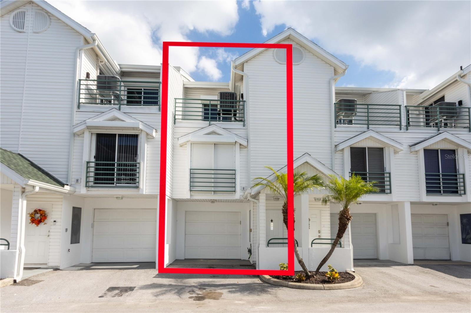 320 ISLAND WAY 605