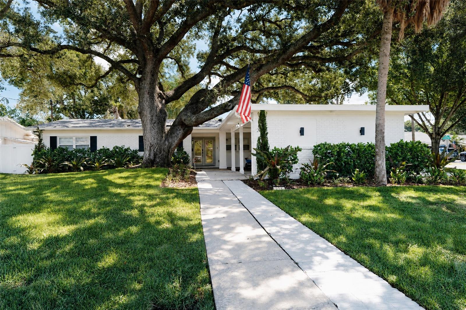 214 S TREASURE DRIVE