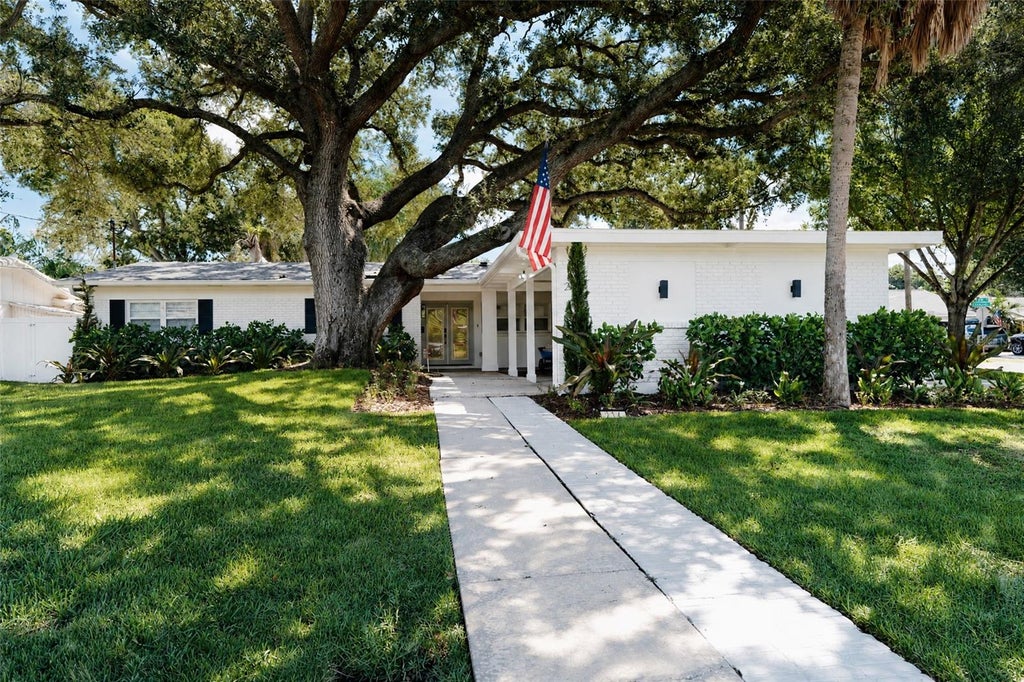 Photo of 214 S Treasure Drive, Tampa, FL 33609 (MLS # TB8546622)