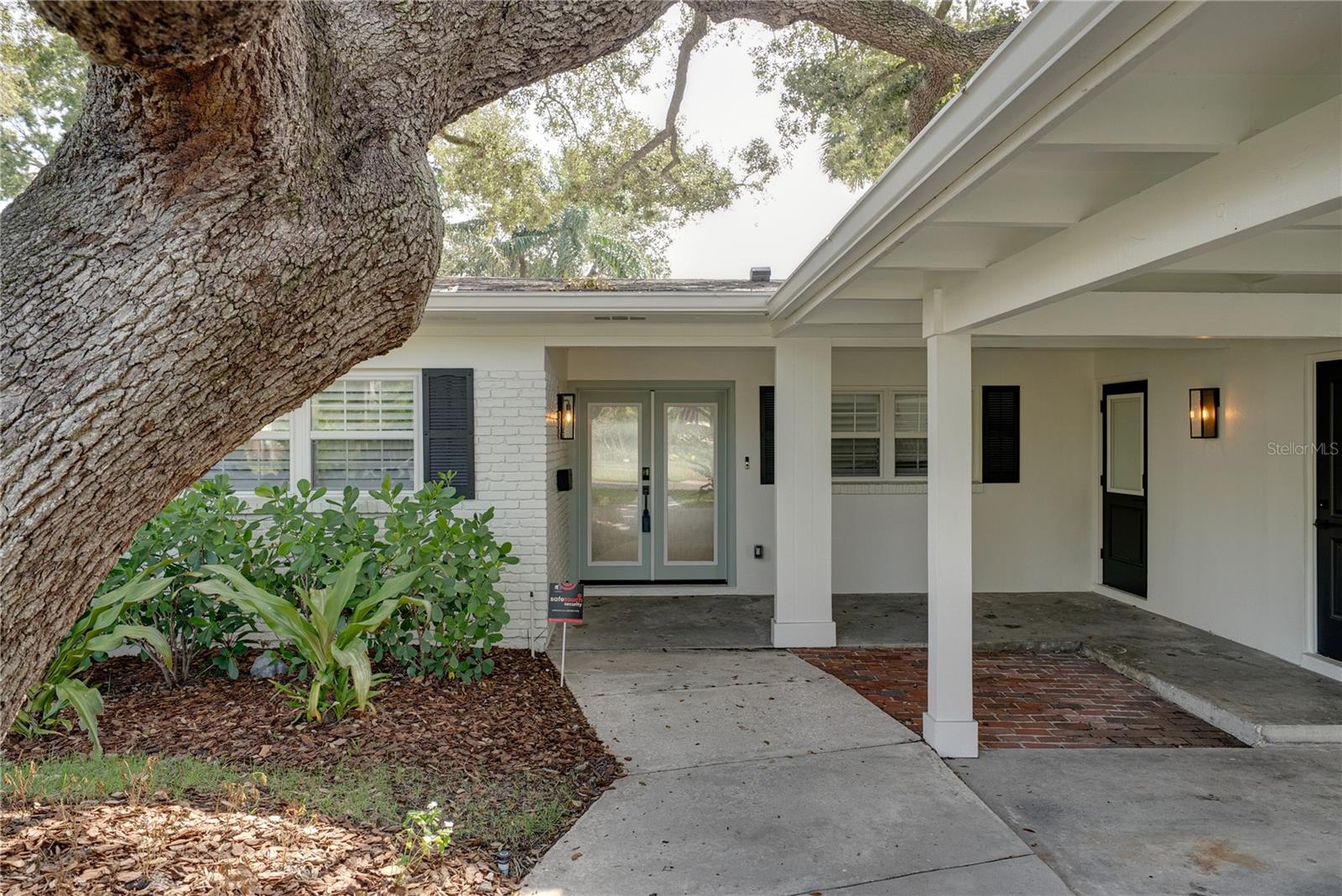 214 S TREASURE DRIVE