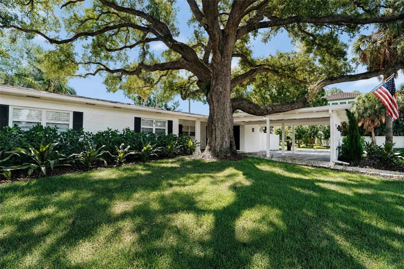 214 S TREASURE DRIVE