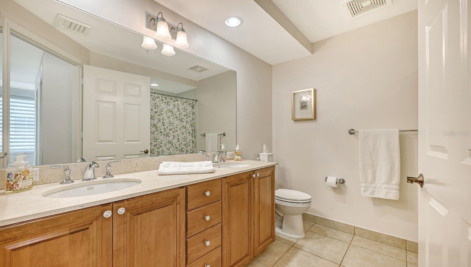 ONE HUNDRED CENTRAL - Residential