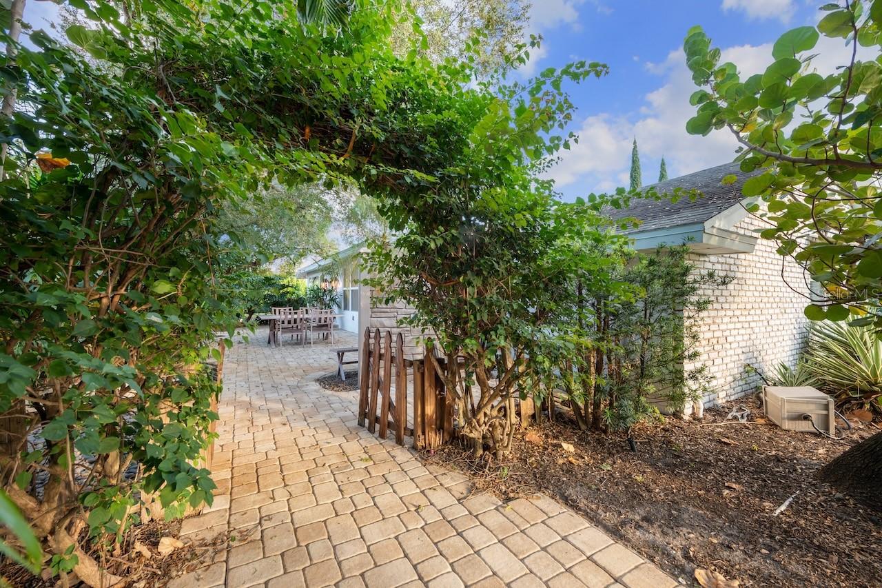 5017 PELLEPORT AVENUE