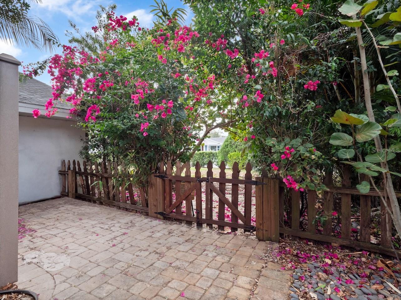 LAKE CONWAY ESTATES - Residential