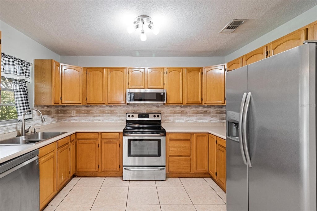 Photo of 288 Cherry Laurel Lane, Winter Haven, FL 33880 (MLS # L4964641)