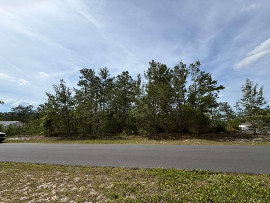 Prime infill opportunity in Marion Oaks Unit 6 perfect for developers and investors looking for strong demand and easy build conditions. This high-and-dry 0.50-acre lot (125 x 175 ft) is located in a no-HOA community and zoned R-1 for single-family residential construction.
Situated on a paved road in an established neighborhood, the property offers convenient access to I-75, shopping, schools, and medical facilities, key factors that enhance both resale value and rental potential. Located in Flood Zone X (low risk), it helps streamline development and keep insurance costs down. With ongoing growth and new construction throughout Marion Oaks, this property presents a solid investment