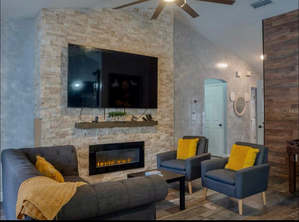 INDIAN RIDGE UNIT 5 - Residential Lease