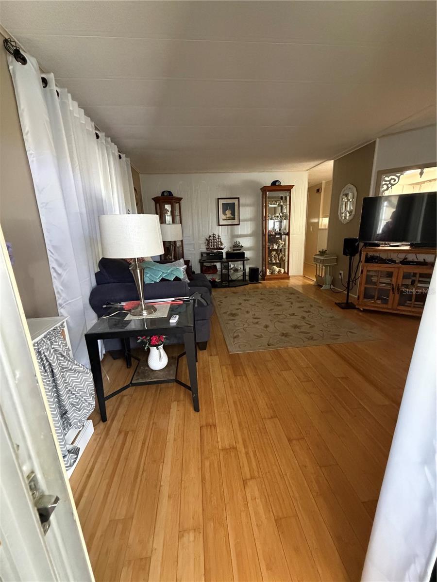 HOLLYWOOD ESTATES - Residential