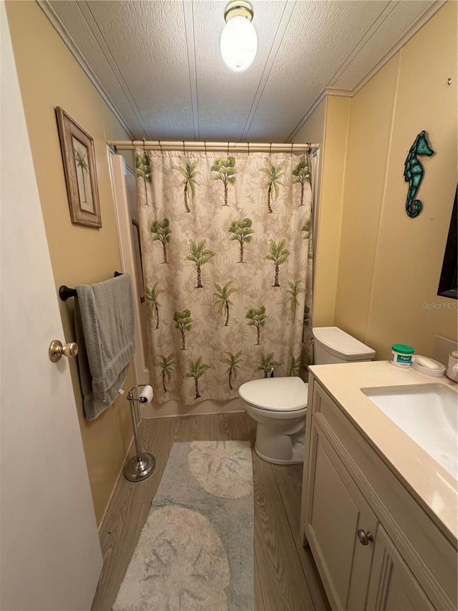HOLLYWOOD ESTATES - Residential