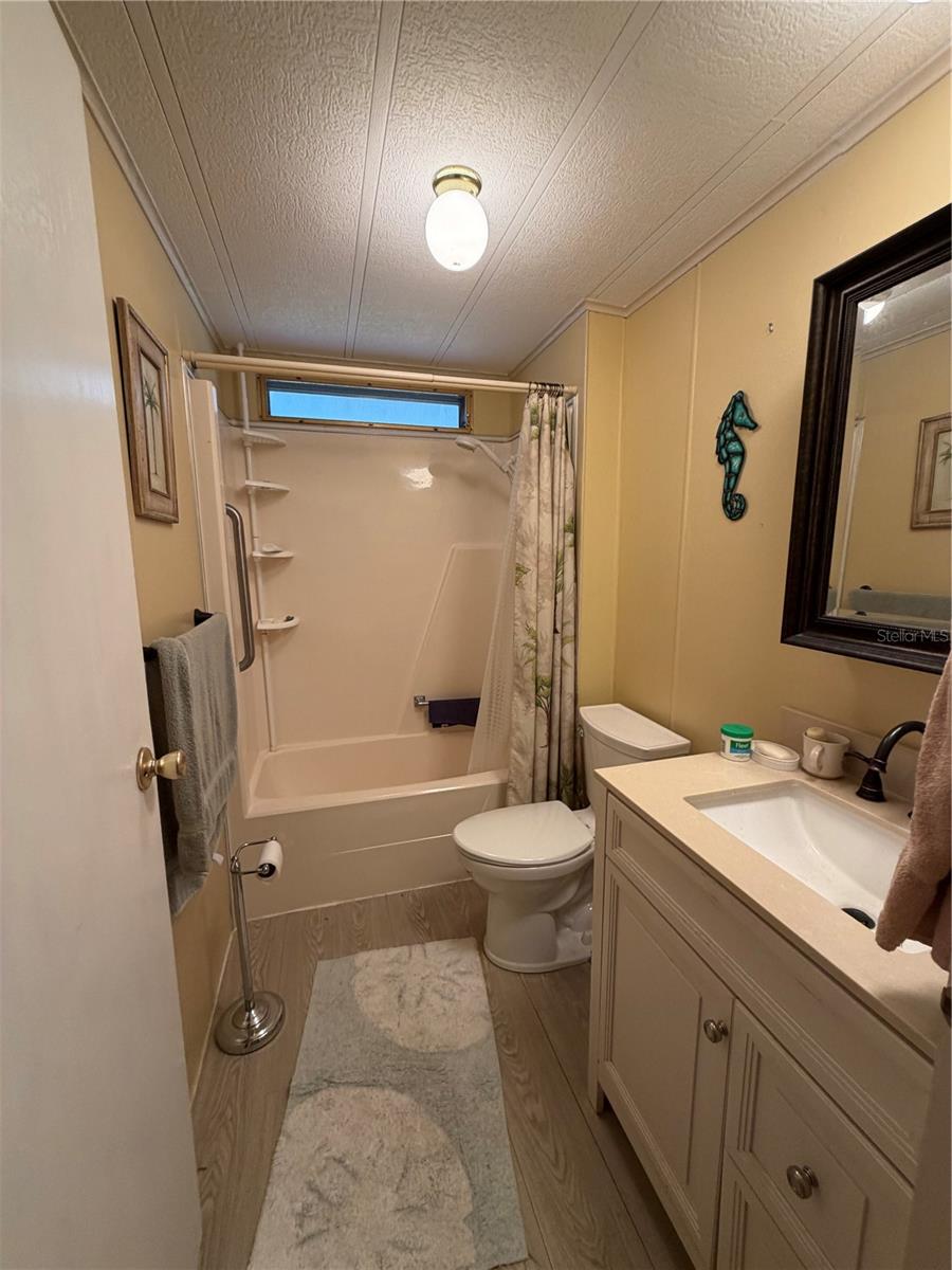 HOLLYWOOD ESTATES - Residential