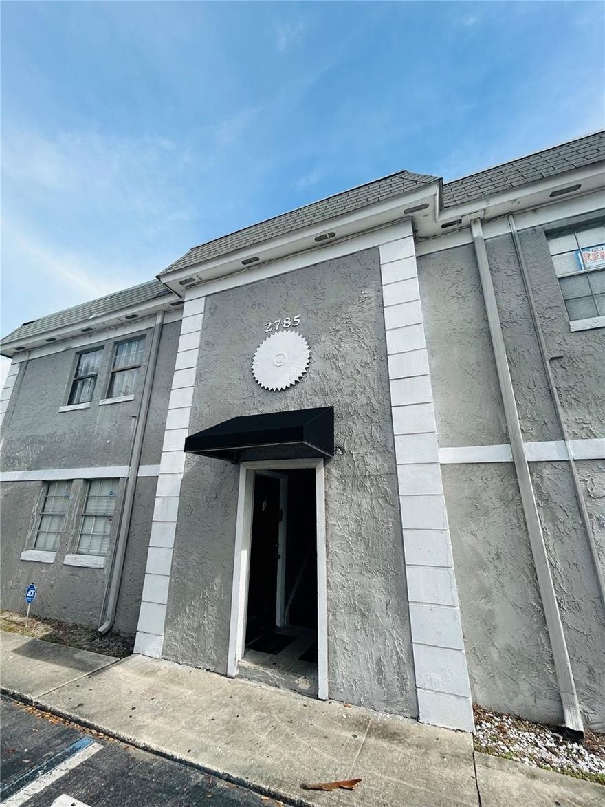 Freshly painted & renovated 1/1 condo in Catalina Isles. Renovations include new flooring throughout, new shower/tub, new toilet, new light fixture and ceiling fans, new vanity, new kitchen cabinets and granite countertops, newly textured ceilings, new curtains, new patio door and brand new stainless steel appliances.