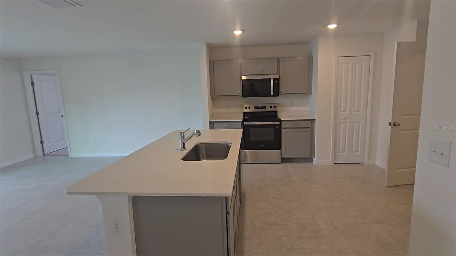 541 LAKEVIEW COURT
