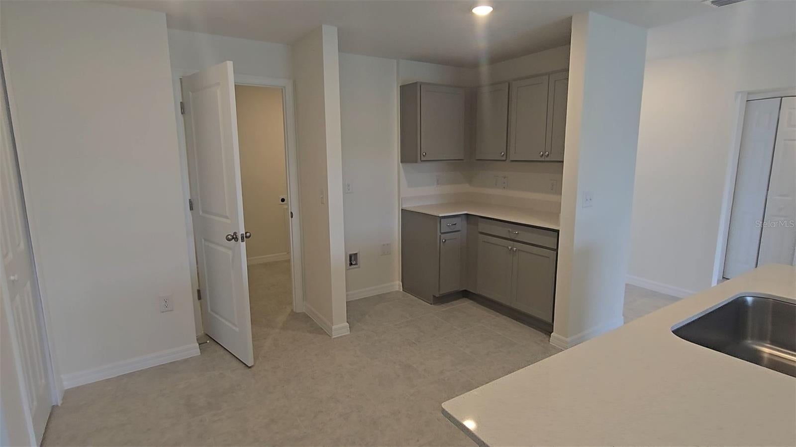 541 LAKEVIEW COURT