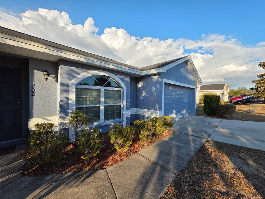 Photo of 202 Highland Meadows Place, Davenport, FL 33837 (MLS # OM718897)