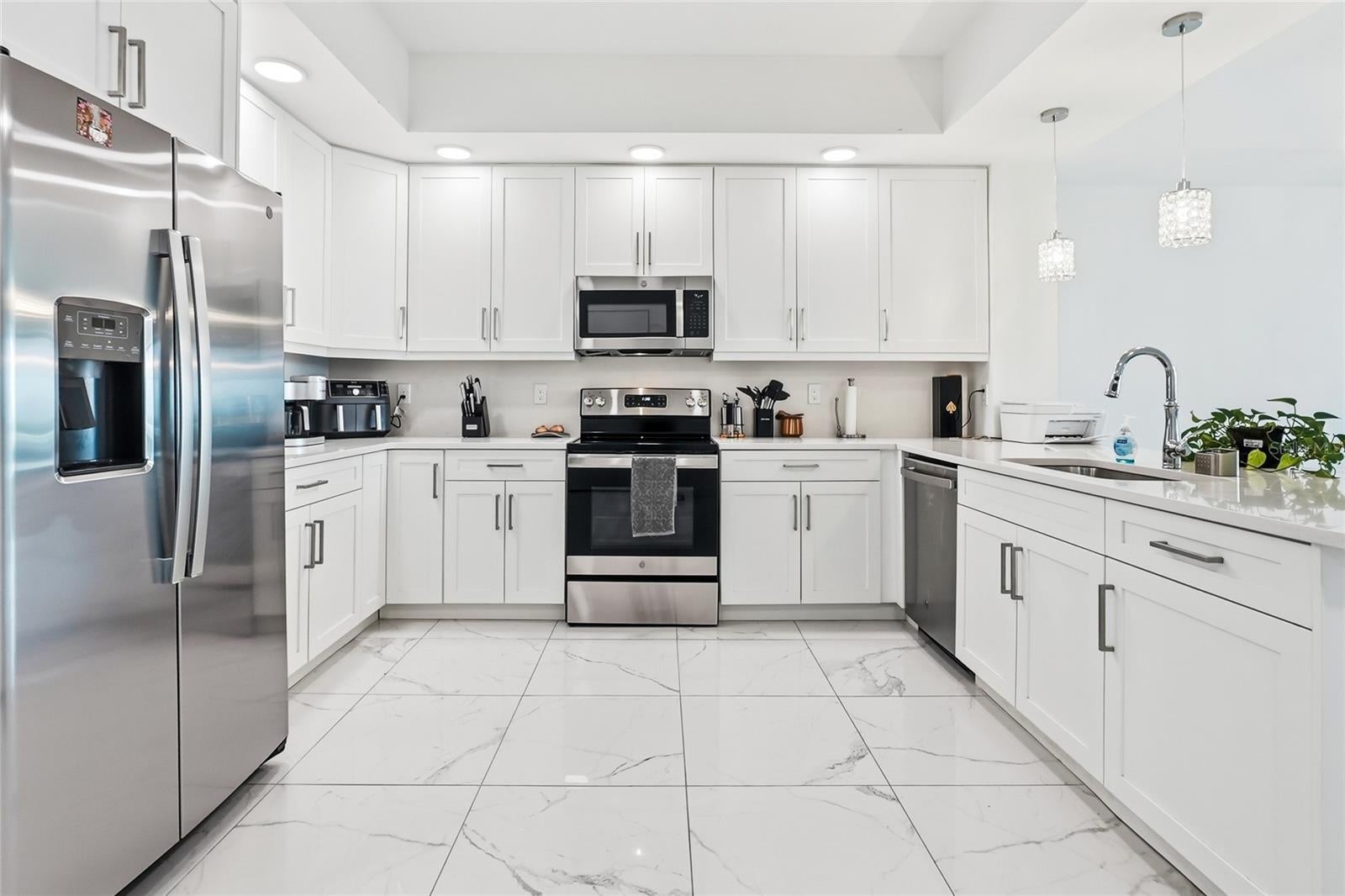 415 ISLAND WAY 204