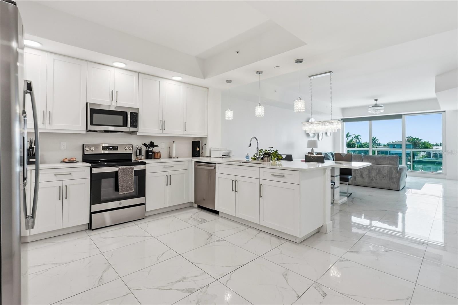 415 ISLAND WAY 204