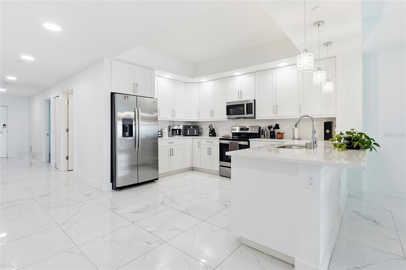 415 ISLAND WAY 204