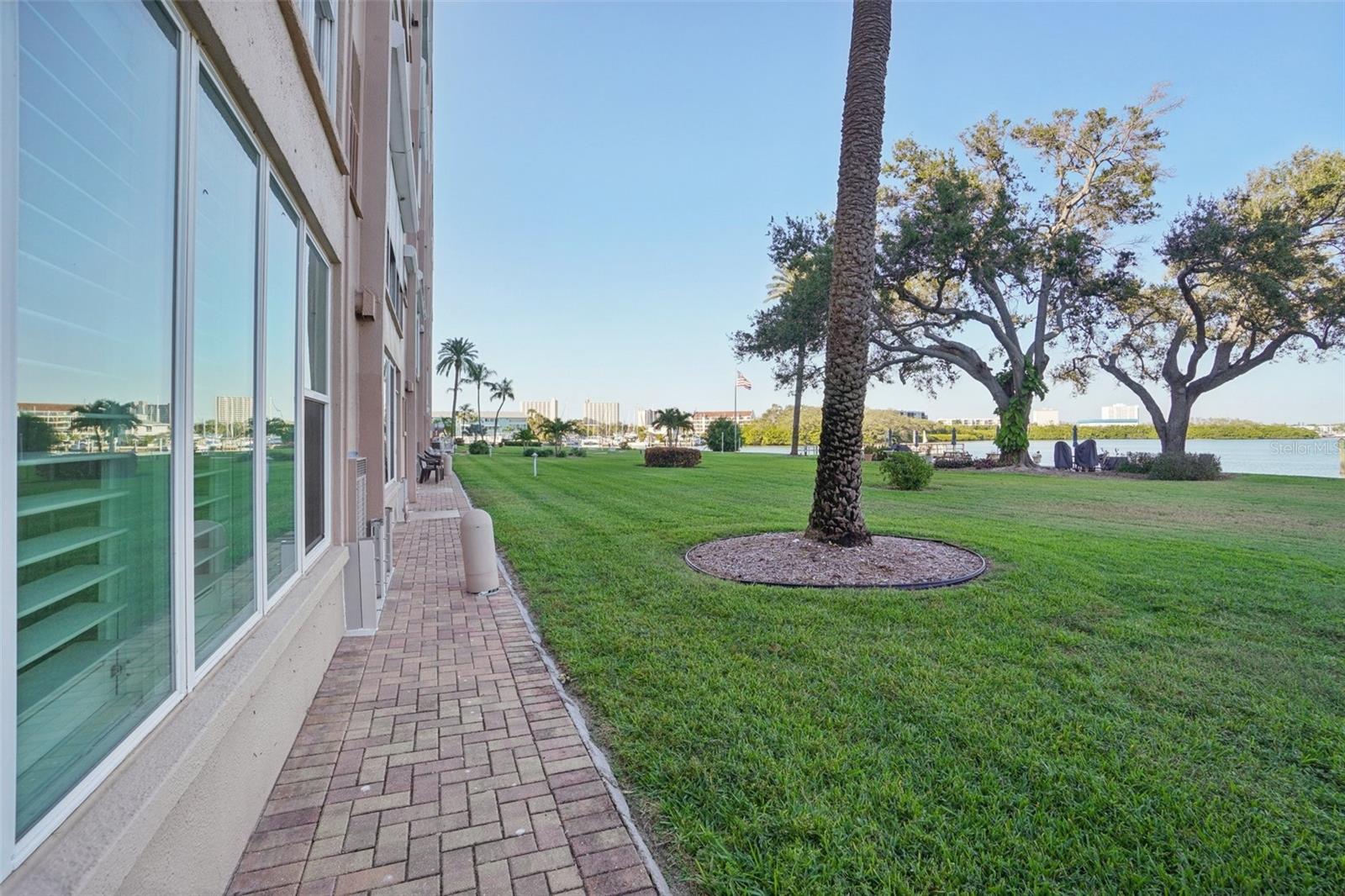 SHORE CREST BLDG - Residential