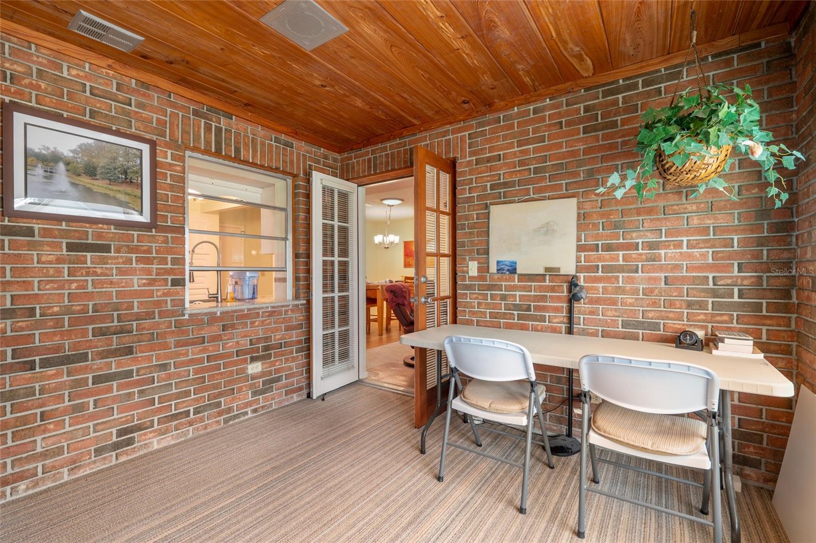 CIRCLE SQUARE WOODS #9 - Residential