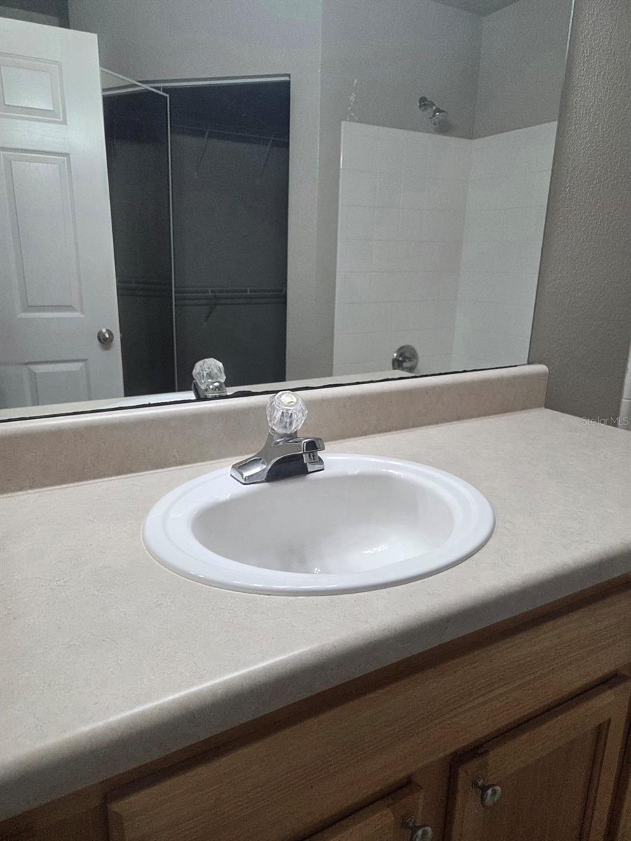 CENTRAL PK/LEE VISTA - Residential Lease