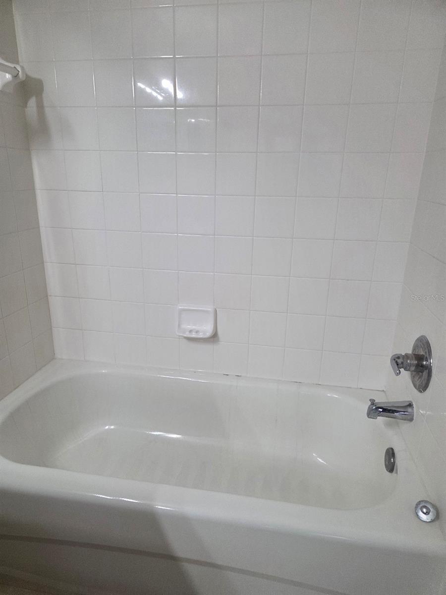 CENTRAL PK/LEE VISTA - Residential Lease