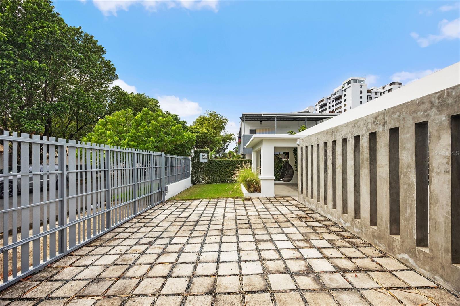 2317 CALLE CACIQUE