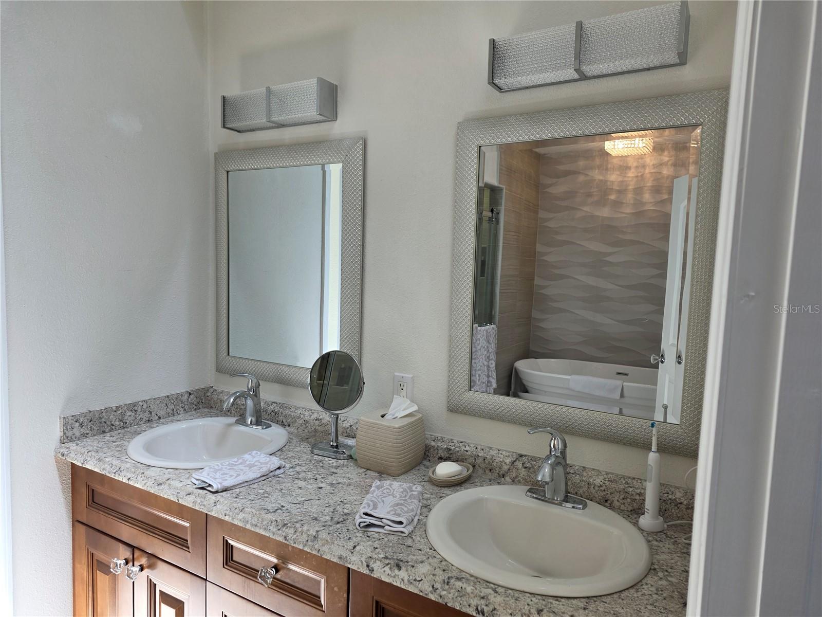 QUEEN ANNE GATE - Residential