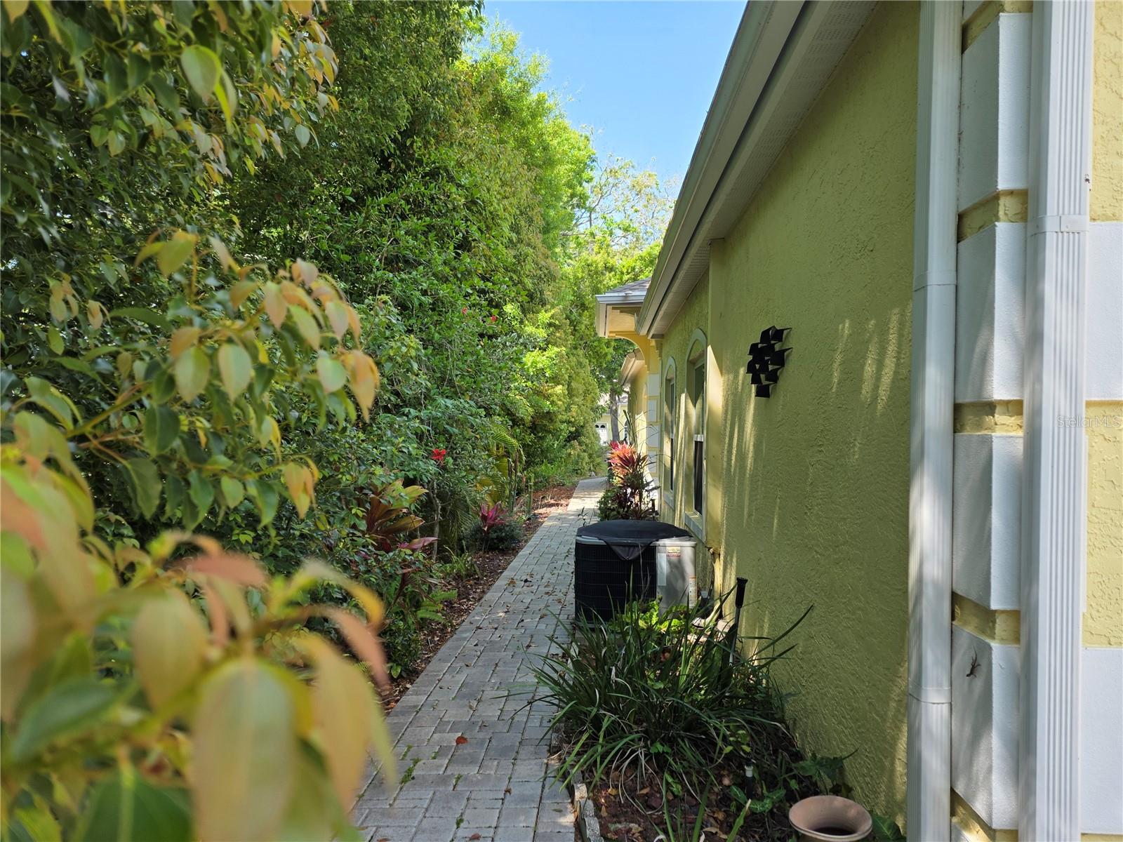 QUEEN ANNE GATE - Residential