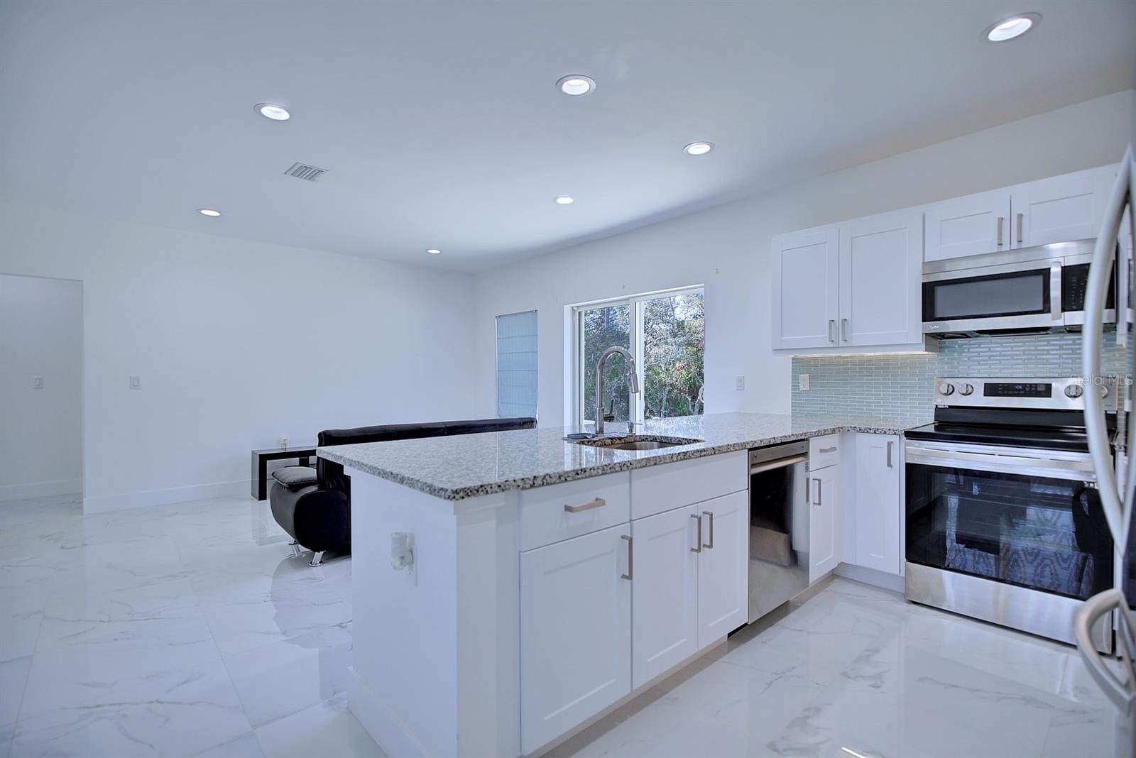 SEBRING COUNTRY ESTATE SEC 03 - Residential