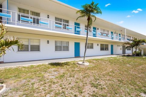 Photo of 2011 58th Avenue N #5, St Petersburg, FL 33714 (MLS # TB8491205)