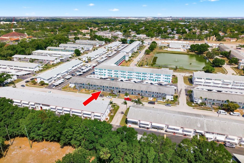 Photo of 2011 58th Avenue N #5, St Petersburg, FL 33714 (MLS # TB8491205)