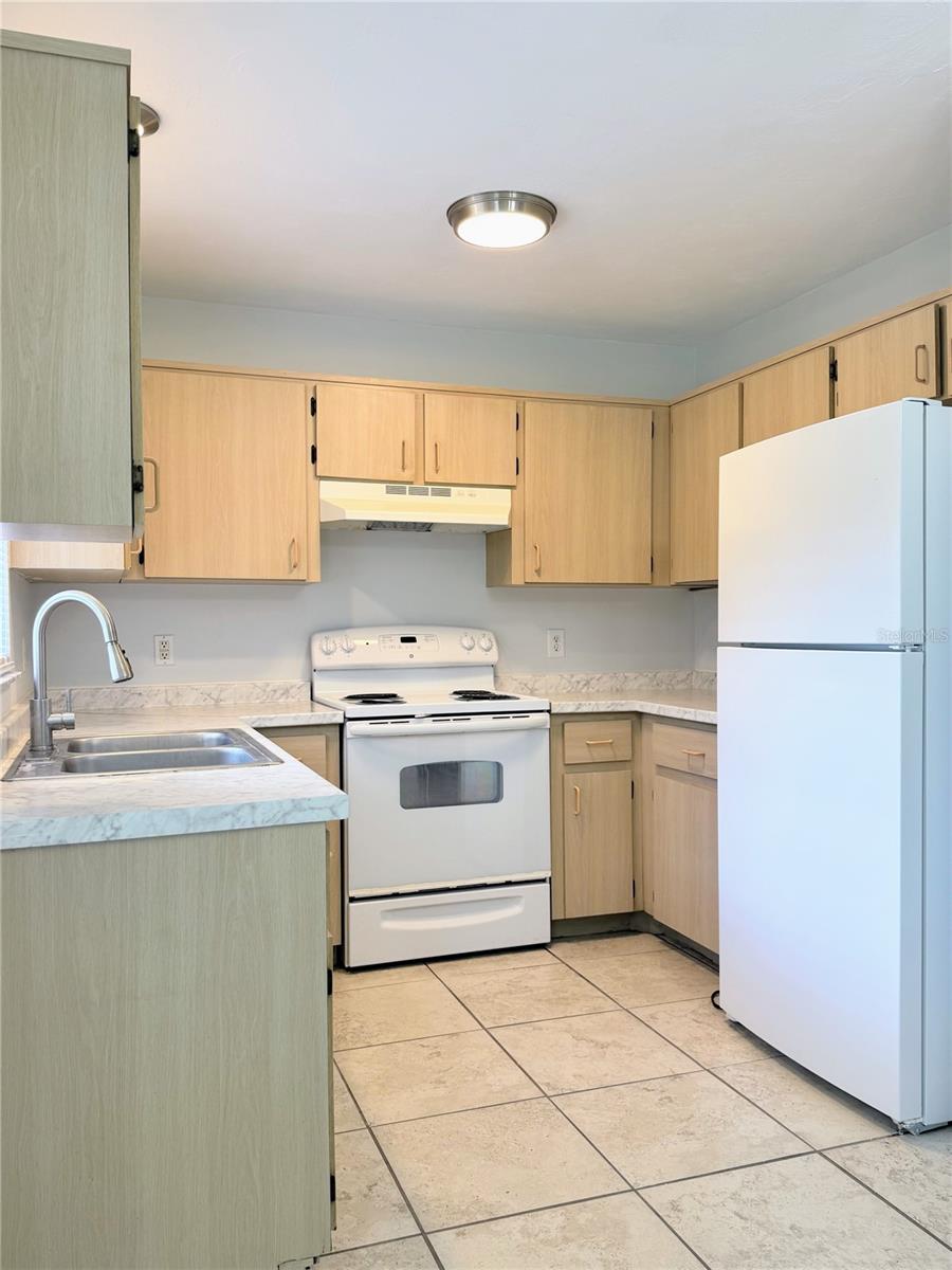 632 W HUBBARD AVENUE