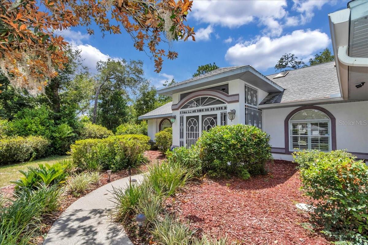 Welcome to this beautifully maintained 3-bedroom, 2-bathroom home offering 2729 total square foot of comfortable living space, set on over an acre in desirable Rainbow Springs The Woodlands community.
Built in 1991 the home features a large primary suite with a garden tube, separate walk-in shower, and generous closet space.The ceramic tile flooring in main areas of the homeland laminate in the bedrooms provide both style and durability. The kitchen has granite countertops and plenty of storage. You will enjoy the cozy evenings by the fireplace in the living room, or relax outdoors on the closed in lanai that can be opened to enjoy additional screened in patio all of this is accessible by one of three different sliding glass doors. It as a two car garage with garage door opener entering from the side of the home.
You will enjoy access to Rainbow Springs private residents park with river access, walking trails, and so much more. Don't miss this opportunity to own a slice of peaceful living with modern comforts just minutes from Dunnellon. This home blends privacy, comfort, and convenience!!
