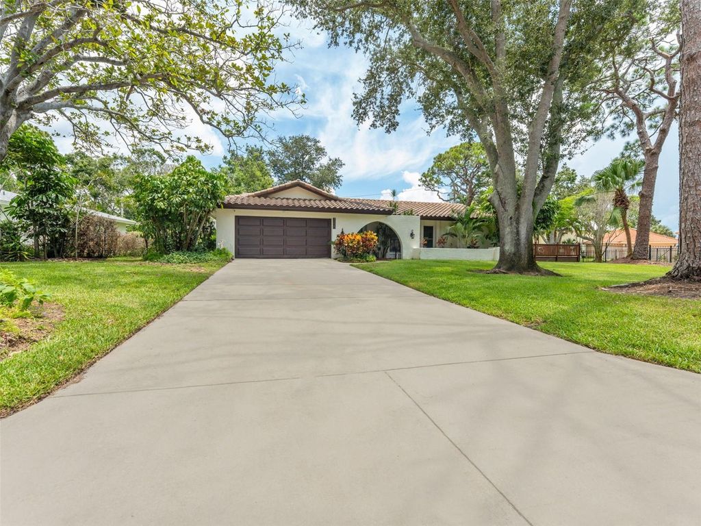 Photo of 7220 Sunshine Drive S, St Petersburg, FL 33705 (MLS # TB8418923)