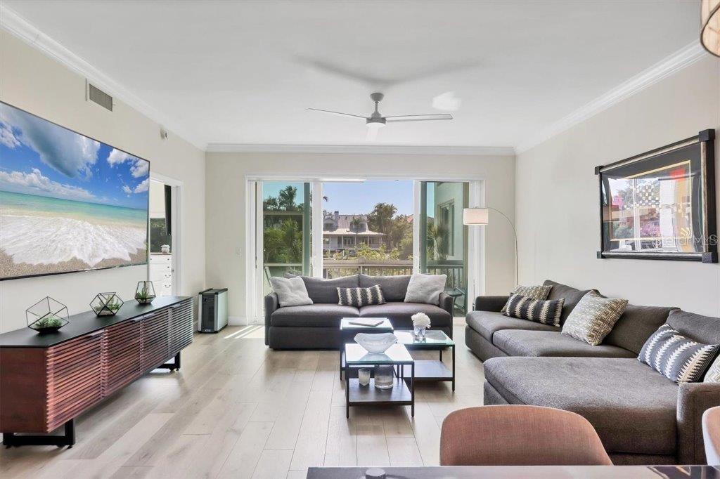 862 HUDSON AVENUE 862