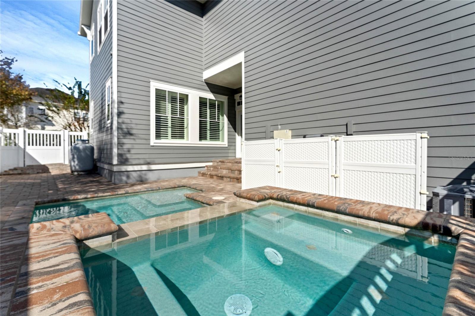 1525 RESOLUTE STREET