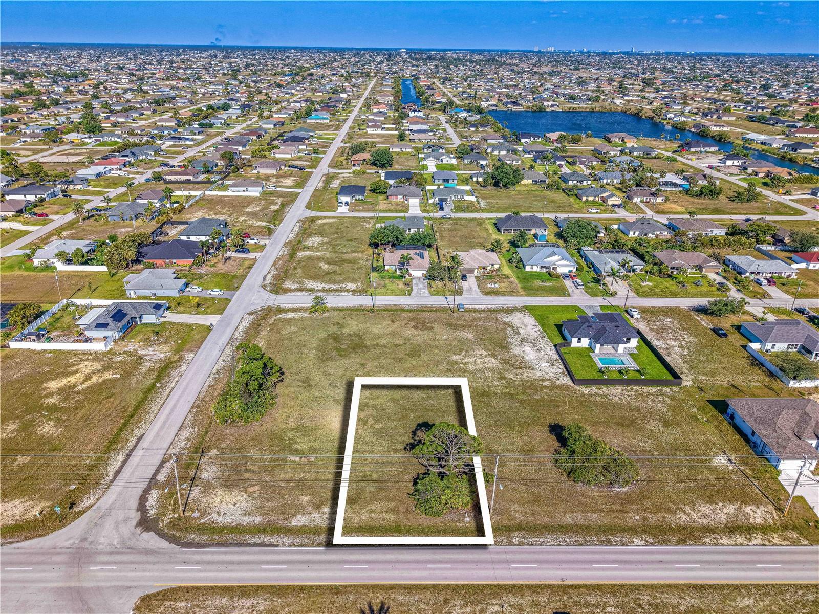 CAPE CORAL - Land