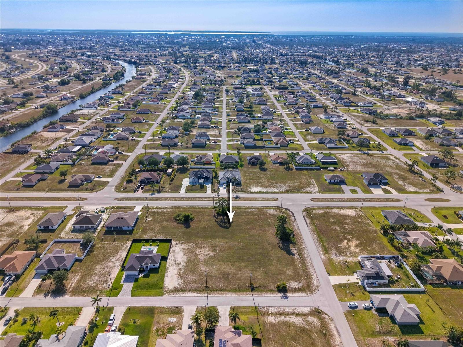 CAPE CORAL - Land