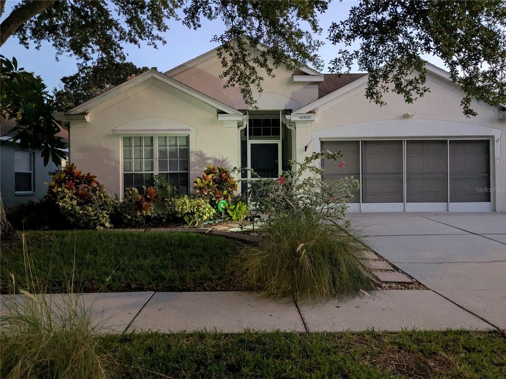 Photo of 10507 Walker Vista Drive, Riverview, FL 33578 (MLS # G5102564)