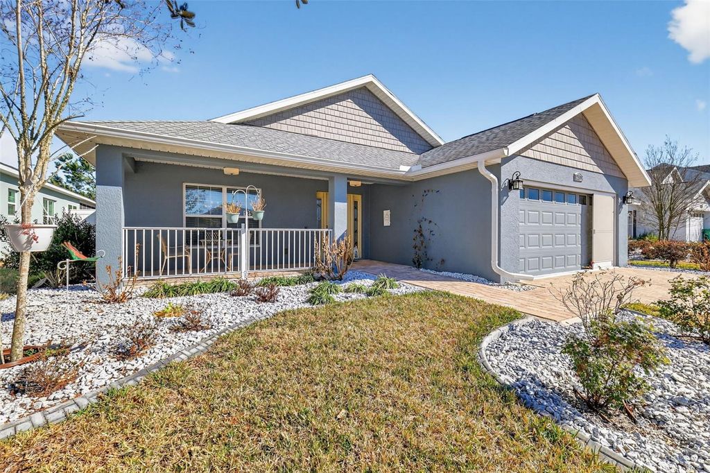 Photo of 12579 NE 49th Drive, Oxford, FL 34484 (MLS # G5107920)