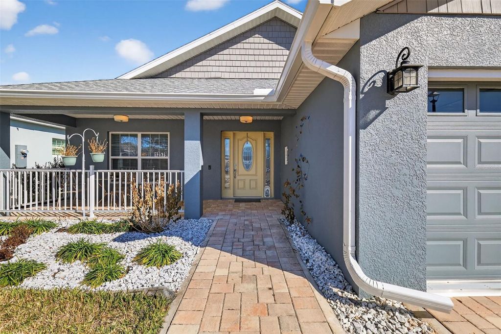 Photo of 12579 NE 49th Drive, Oxford, FL 34484 (MLS # G5107920)